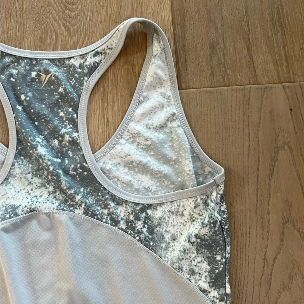 Old Navy Active Large Grey and White Work Out Top Racer Back